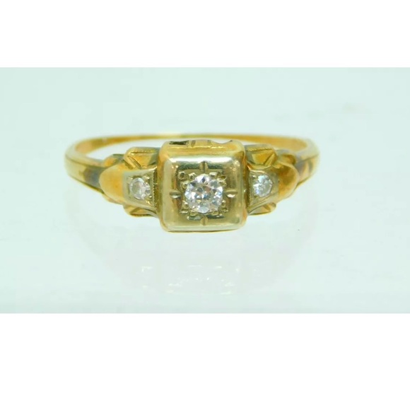 Estate Diamond ring. - Picture 1 of 8
